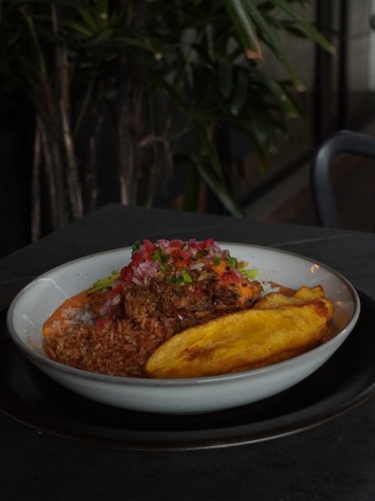 Chopsuey de cangrejo con maduro frito